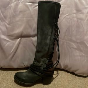 Size 7 FreeBird Coal Boots